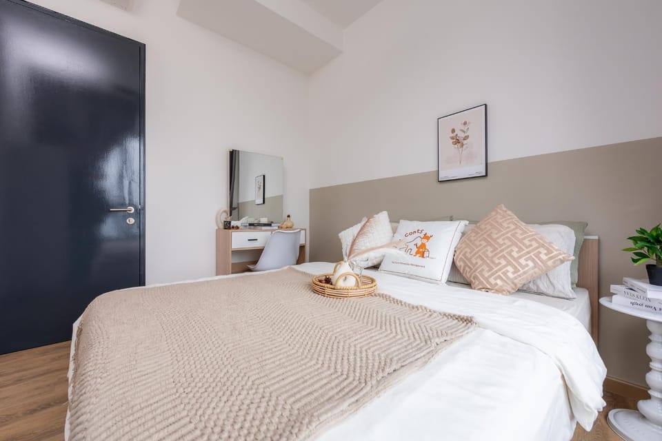 Bed, Photo of the whole room, Bedroom