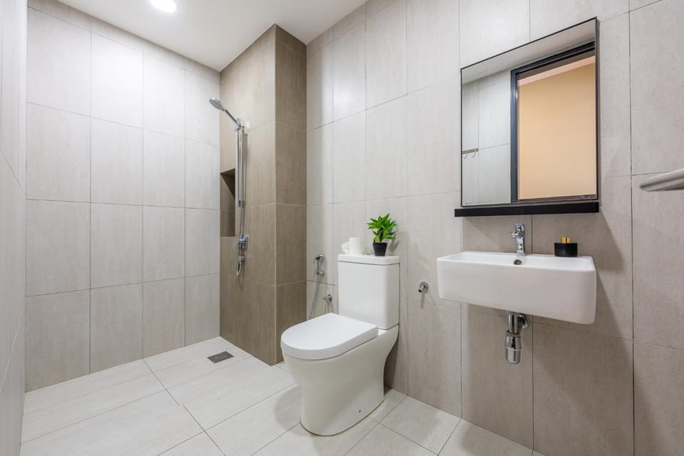 Shower, Toilet, Bathroom, bidet, towels