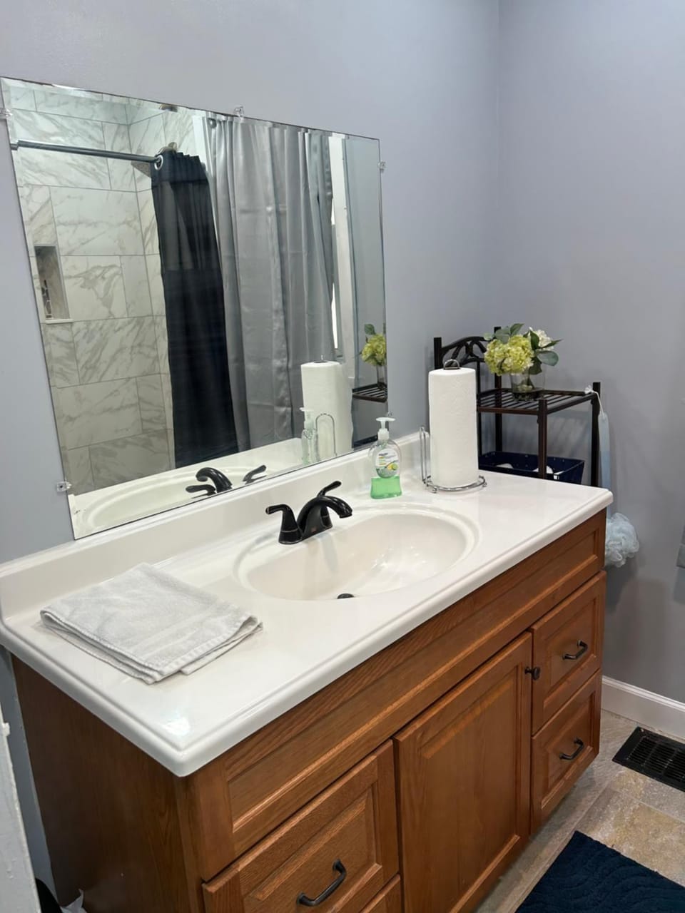 Comfortable 2-Bdrm Spacious Home with Wifi & Patio House in Indianapolis