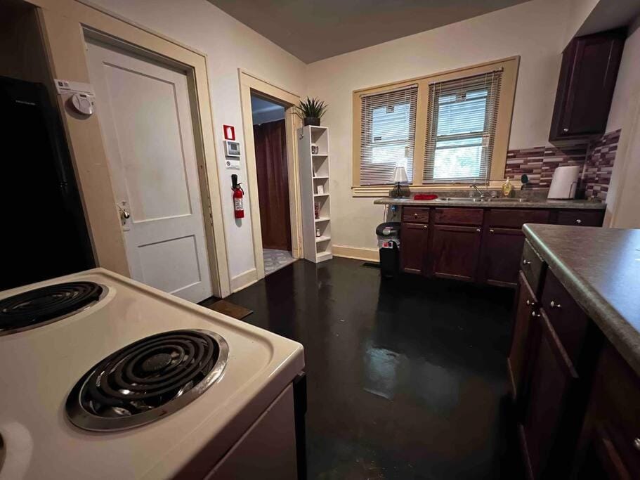 Kitchen or kitchenette, oven, stove