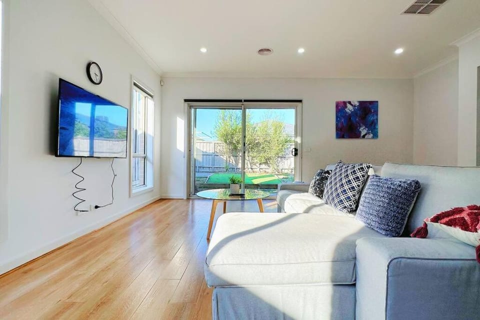 Westbrook Home 7beds by GoodLive House in Truganina