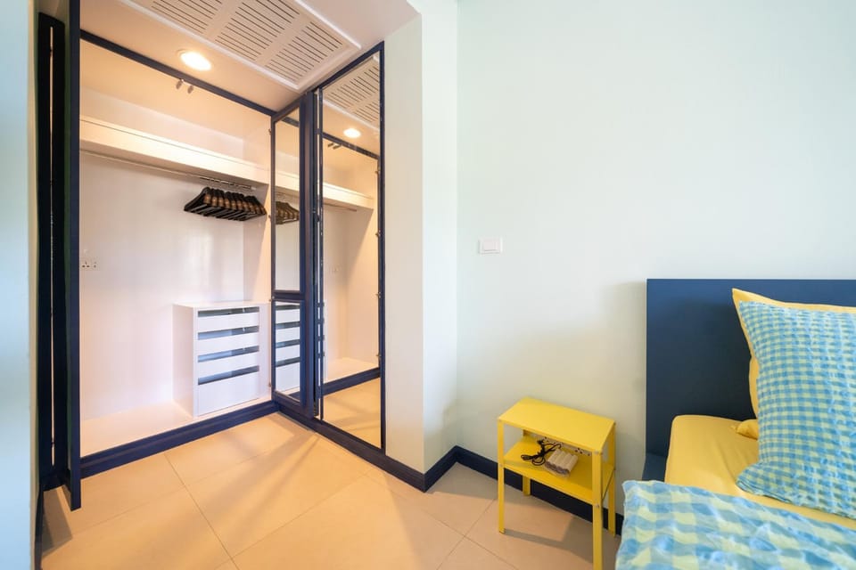 Bed, Photo of the whole room, Bedroom, wardrobe