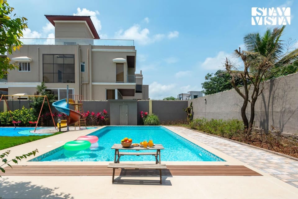 Swimming pool, Swimming pool