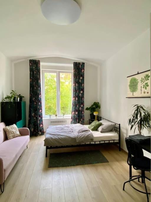 Cute botanical flat near by Žižkov tower Apartment in Prague