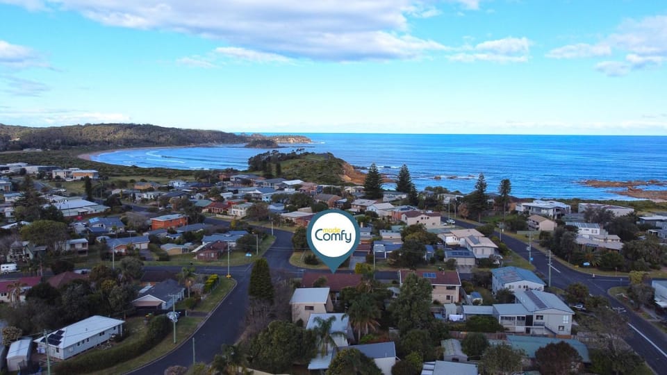 4-Bed Beach House with Garden & Alfresco Dining House in Tomakin