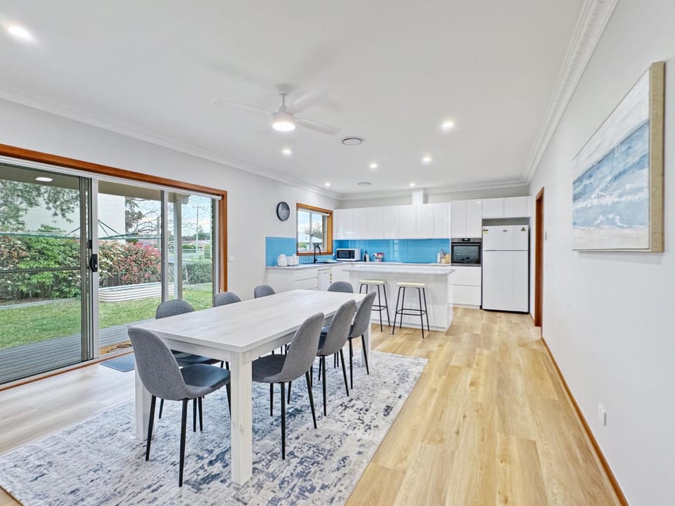 4-Bed Beach House with Garden & Alfresco Dining House in Tomakin
