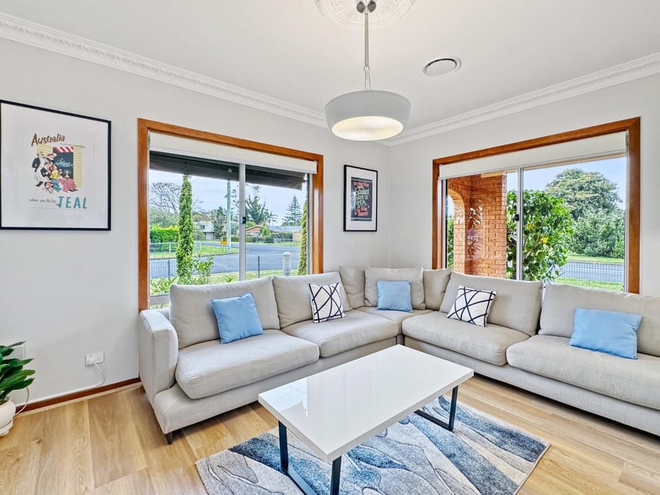 4-Bed Beach House with Garden & Alfresco Dining House in Tomakin