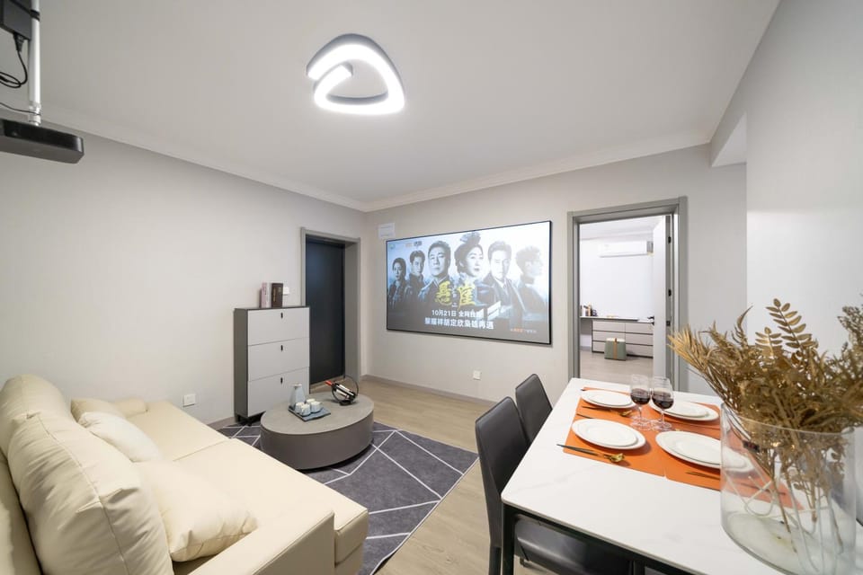 Communal lounge/ TV room, TV and multimedia, Living room, Seating area, Dining area, Evening entertainment