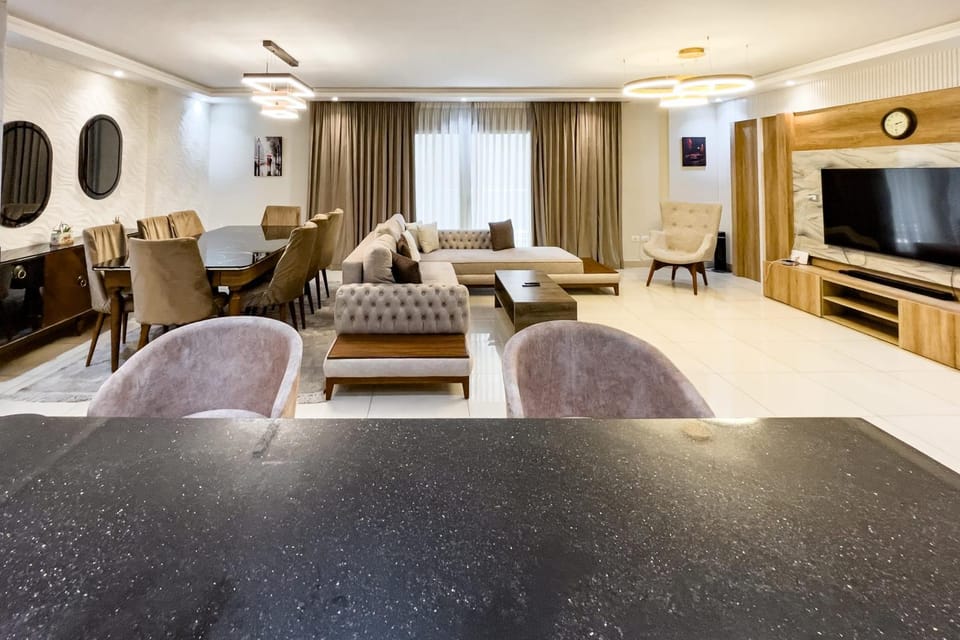 Calm & Classy 2BR - 5 min to Airport Apartment in New Cairo City