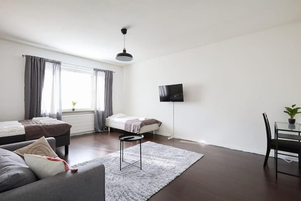 Bed, TV and multimedia, Living room