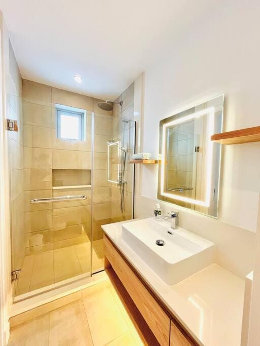 Shower, Bathroom, towels