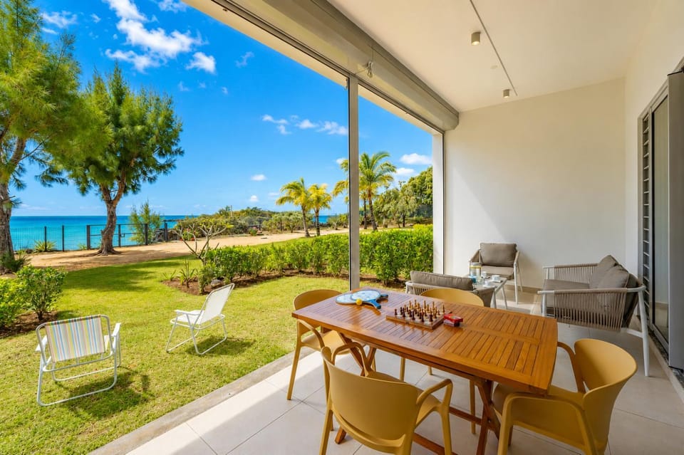Beachfront Apartment with Garden & Direct Beach Access Apartment in Rivière du Rempart District, Mauritius