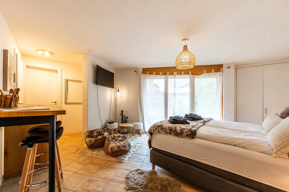 Bed, TV and multimedia, Living room, Bedroom