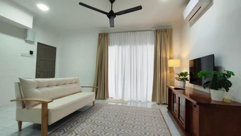 TV and multimedia, Living room, Seating area, air conditioner