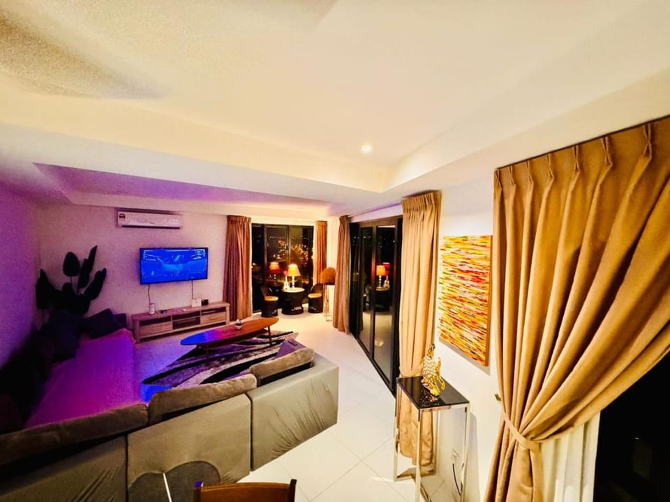 Communal lounge/ TV room, TV and multimedia, Living room, Seating area, Evening entertainment