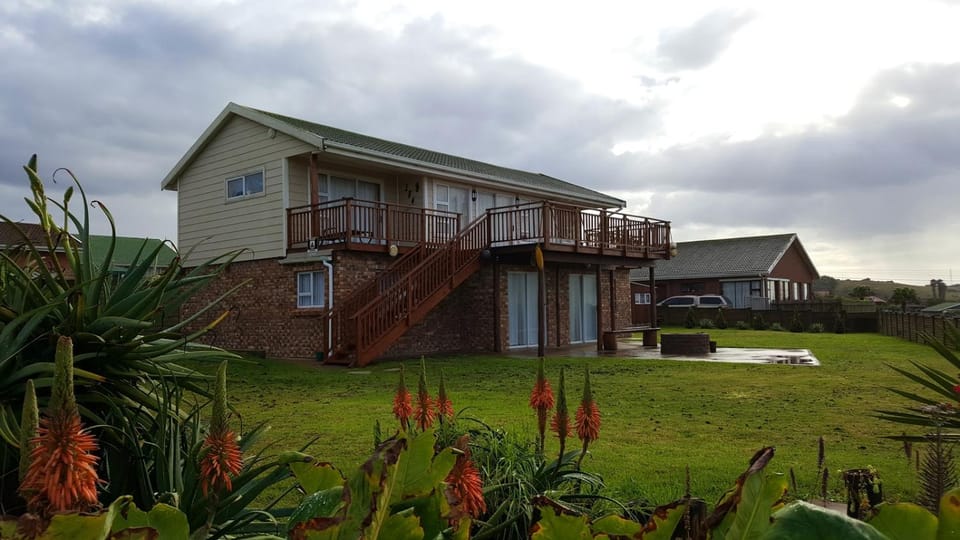 Property building, Garden, Garden view, Parking