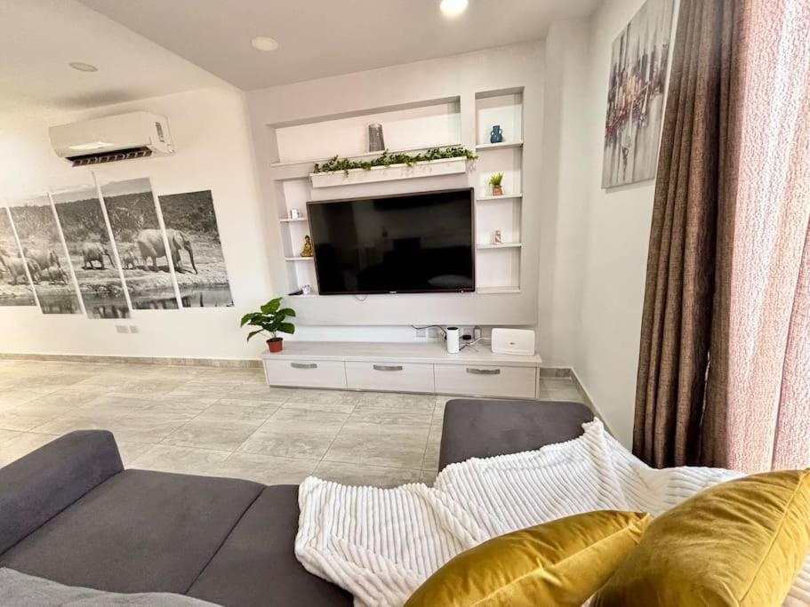 Elegant 2 Bedroom Penthouse in St Julians STJ411 Apartment in Saint Julians