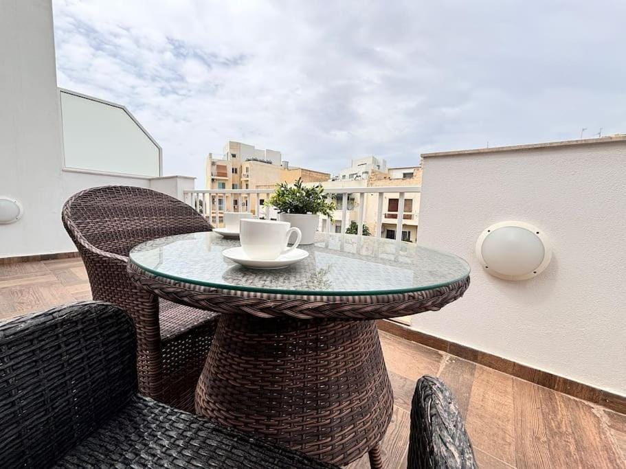 Elegant 2 Bedroom Penthouse in St Julians STJ411 Apartment in Saint Julians