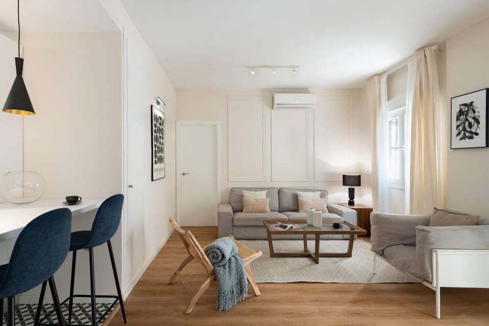 Living room, Seating area, Dining area, air conditioner
