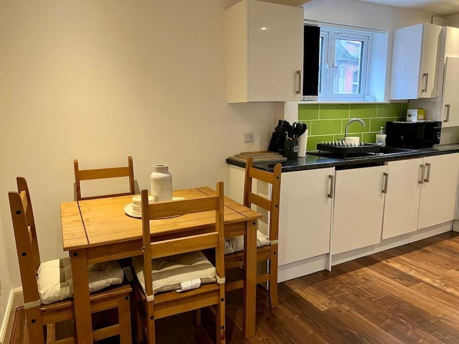 Stylish, Modern Home in Central Dundee Sleeps 4 Apartment in Dundee