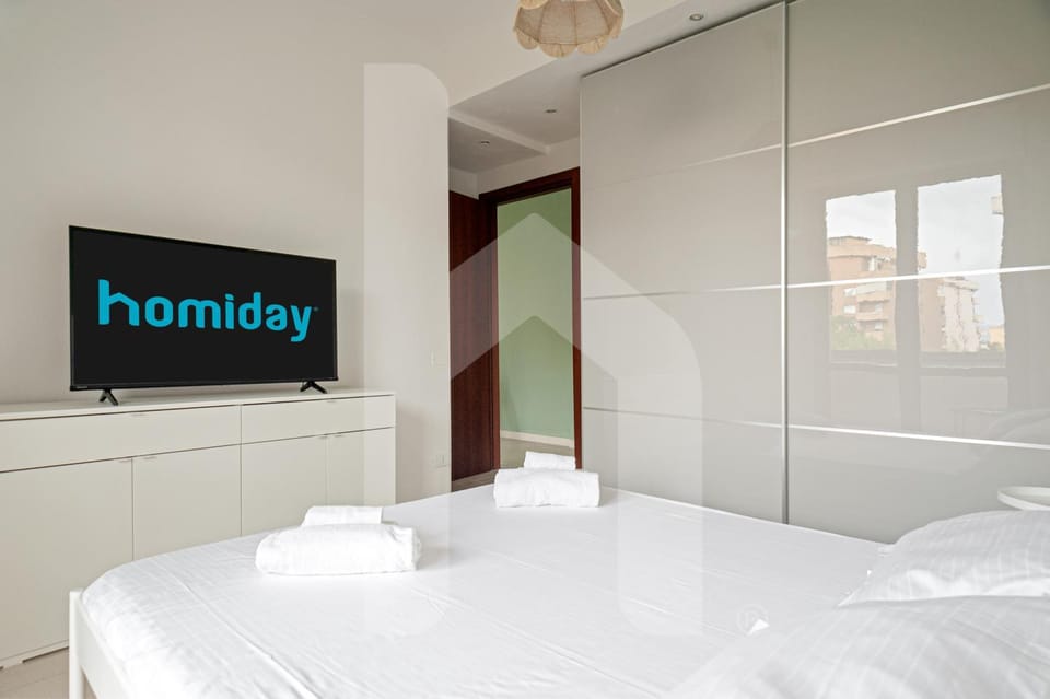 Bed, TV and multimedia, Photo of the whole room, Bedroom