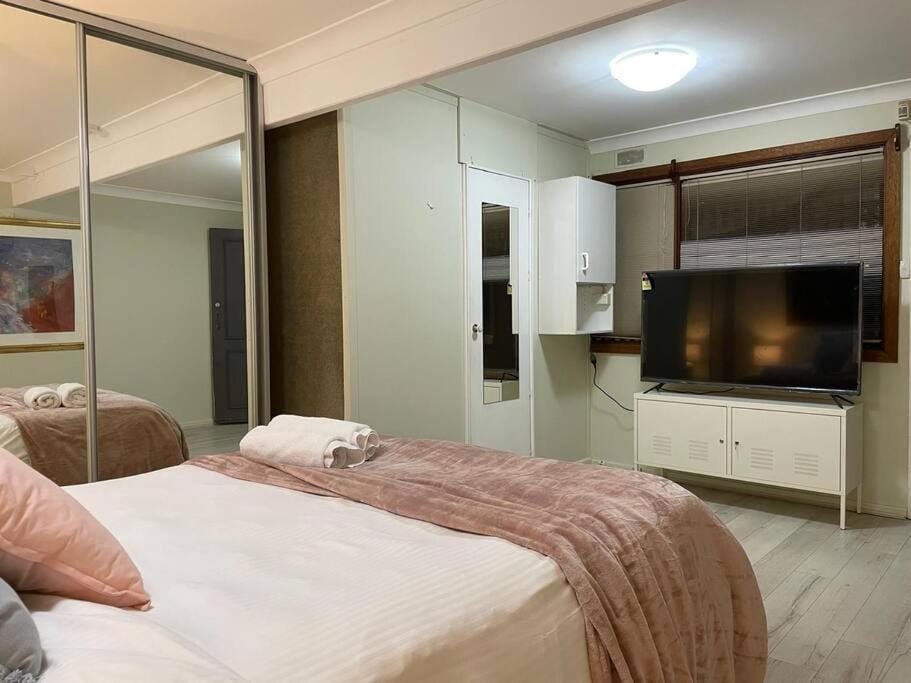 Country in City Darling Harbour Retreat Pool House in Sydney