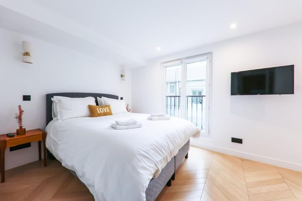 Urban Retreat Brand-New Duplex 2-Bedroom Apartment in Paris