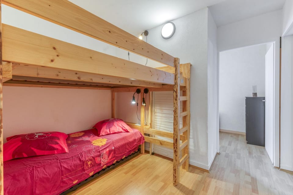 Property building, Living room, Bedroom