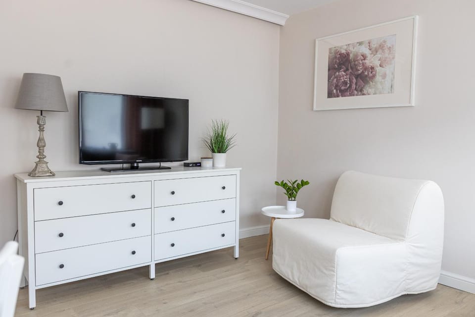 Communal lounge/ TV room, Living room