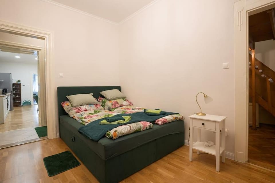 Green Kalvin Apartment in Budapest