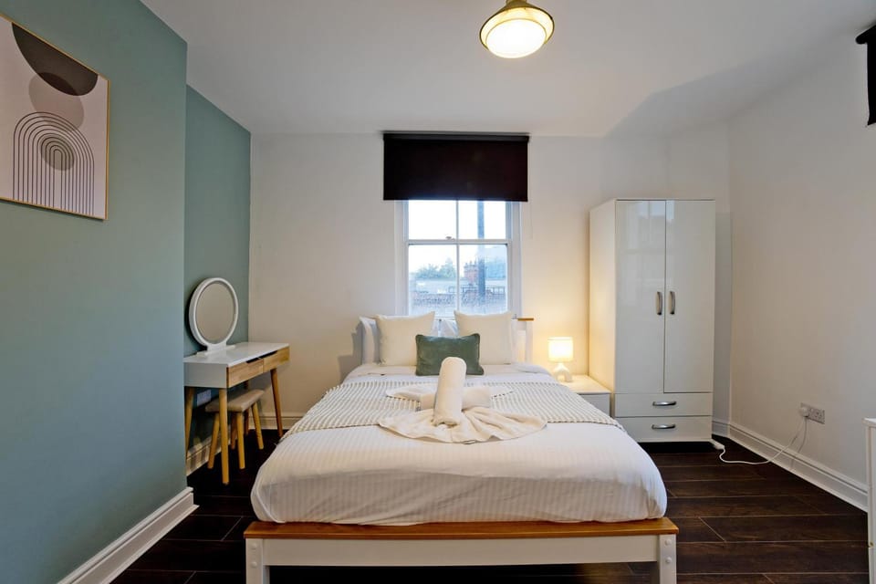 Bed, Photo of the whole room, Bedroom, towels, wardrobe