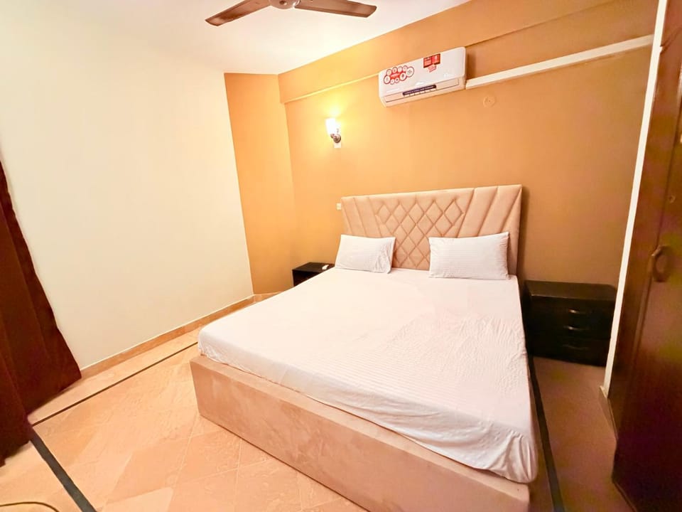 Travellers Arc Apartment F-11 Bed and Breakfast in Islamabad Capital Territory