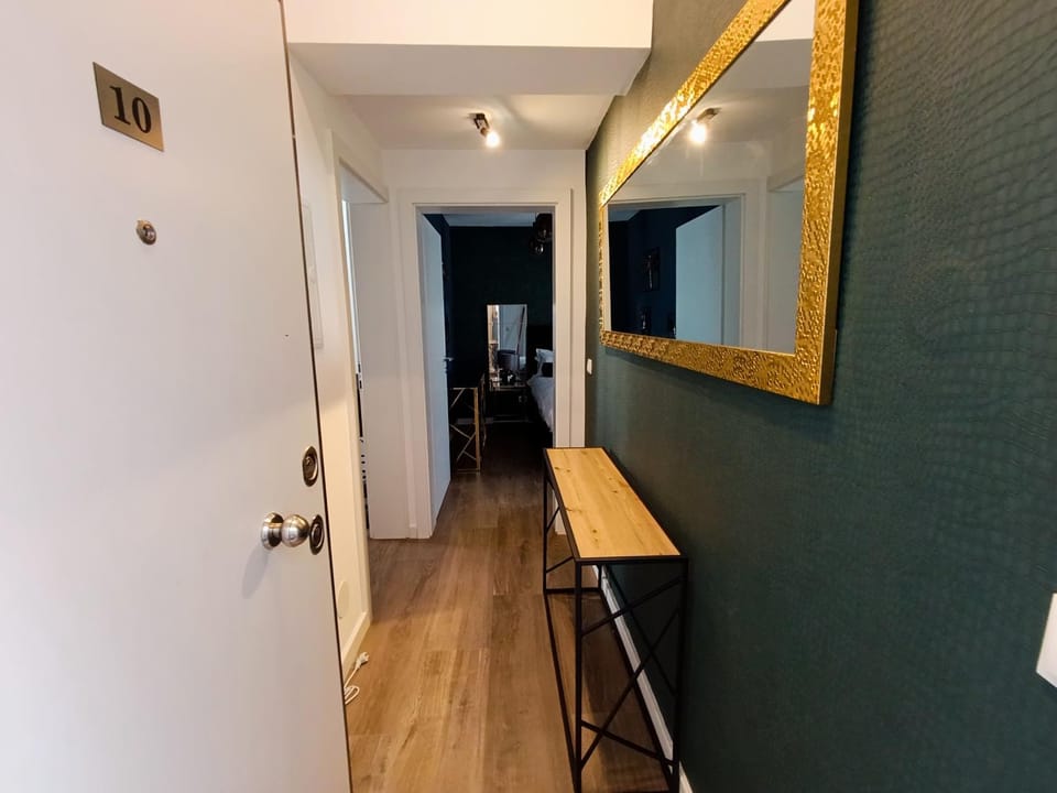 Facade/entrance, Family