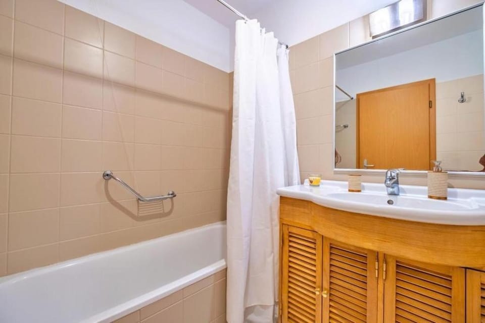 Bathroom, Bath, towels