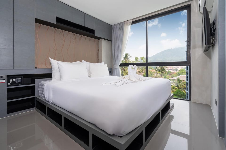 Bed, Photo of the whole room, Bedroom, Mountain view