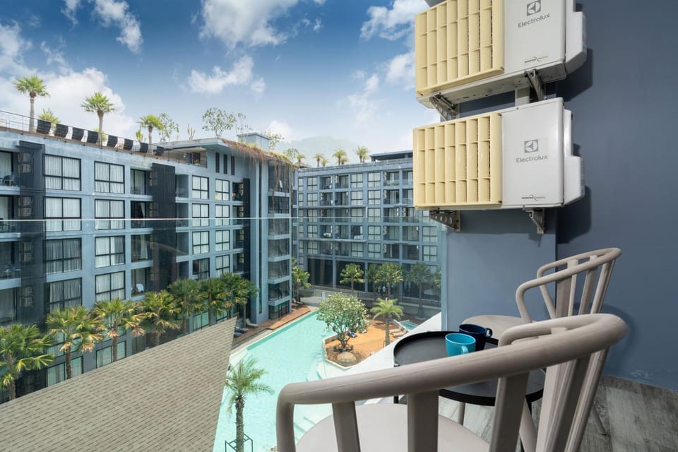 Day, Balcony/Terrace, Pool view