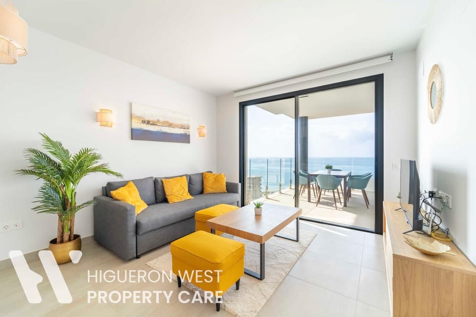 View (from property/room), Balcony/Terrace, Living room, Sea view