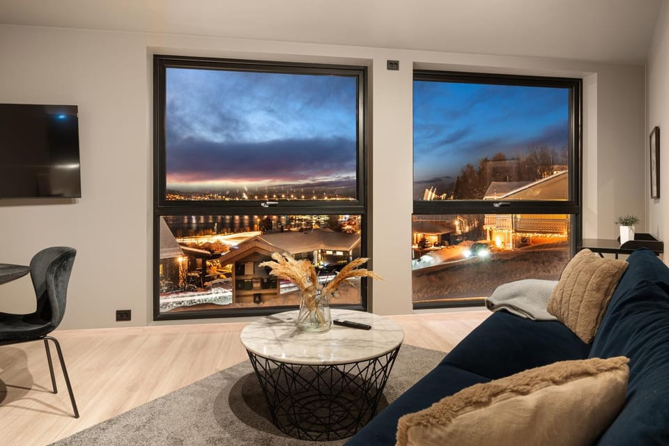 Natural landscape, TV and multimedia, View (from property/room), Balcony/Terrace, Living room, Seating area, Dining area, Mountain view