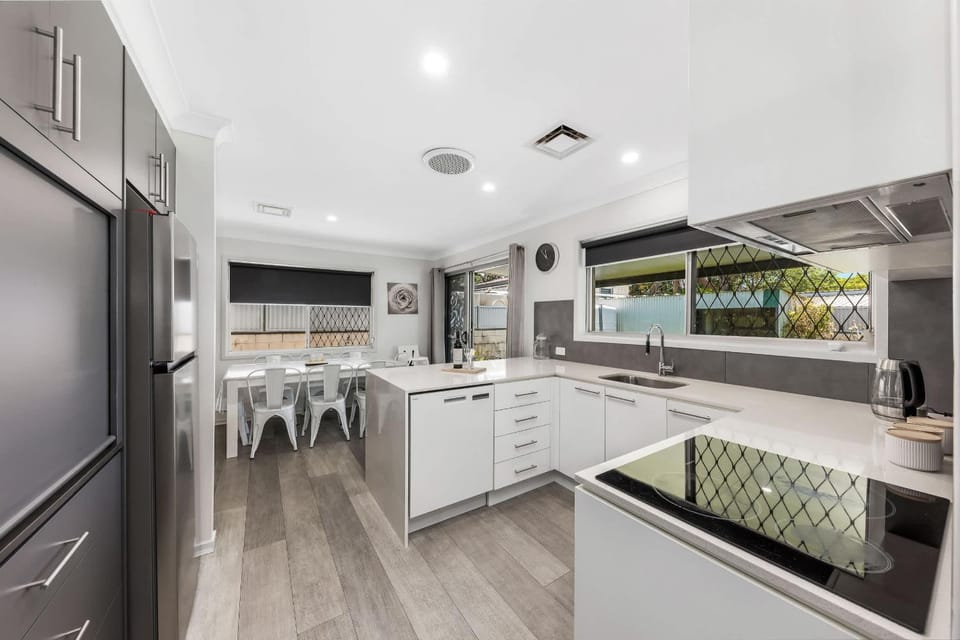 Kitchen or kitchenette, Dining area, dishwasher, oven, stove