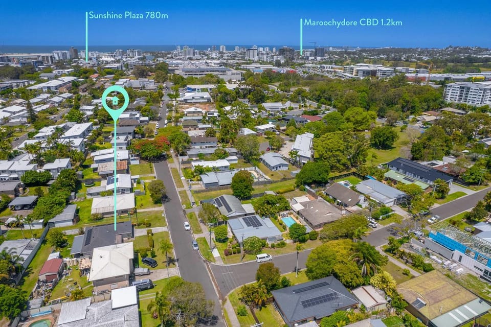 Property building, Neighbourhood, Natural landscape, Bird's eye view, City view, Street view, Location
