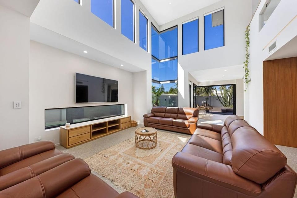 Communal lounge/ TV room, TV and multimedia, Living room, Seating area