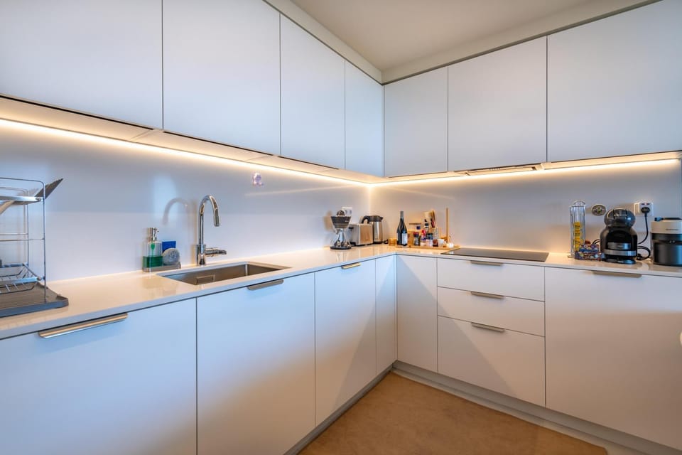 Coffee/tea facilities, Kitchen or kitchenette, stove, toaster