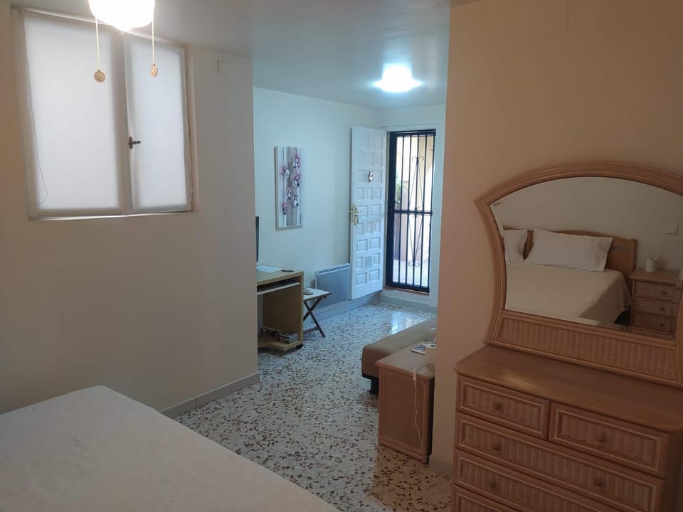 Photo of the whole room, Bedroom