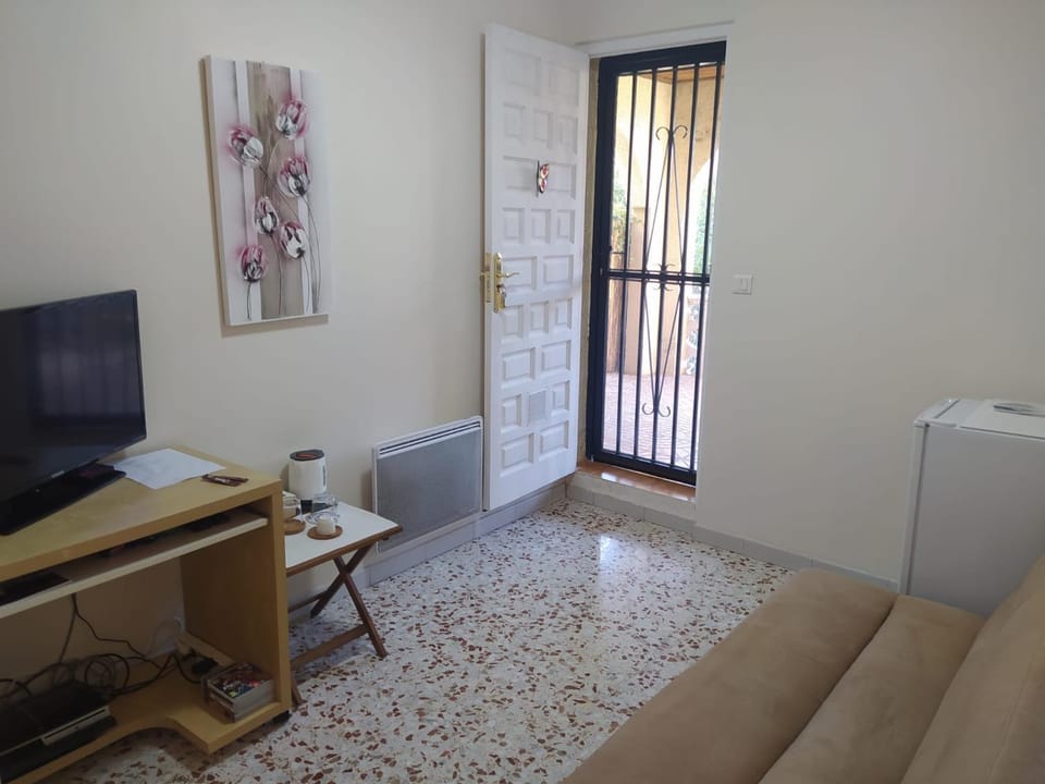 TV and multimedia, Photo of the whole room