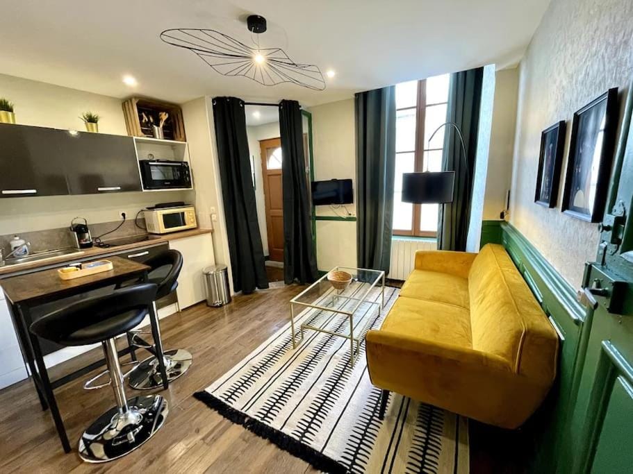 Studio " Les Coulisses" Verdun Centre - Parking Moto et Vélo - WIFI - Couchage 1 GRAND LIT - Géré par PrestaZen'Services Apartment in Verdun