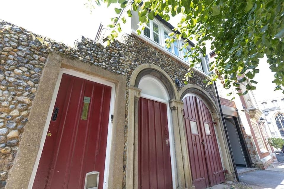 Central Medieval Grid Unique home with Gated parking Apartment in Bury Saint Edmunds