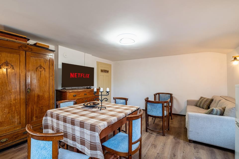 Bed, Photo of the whole room, Seating area, wardrobe, air conditioner