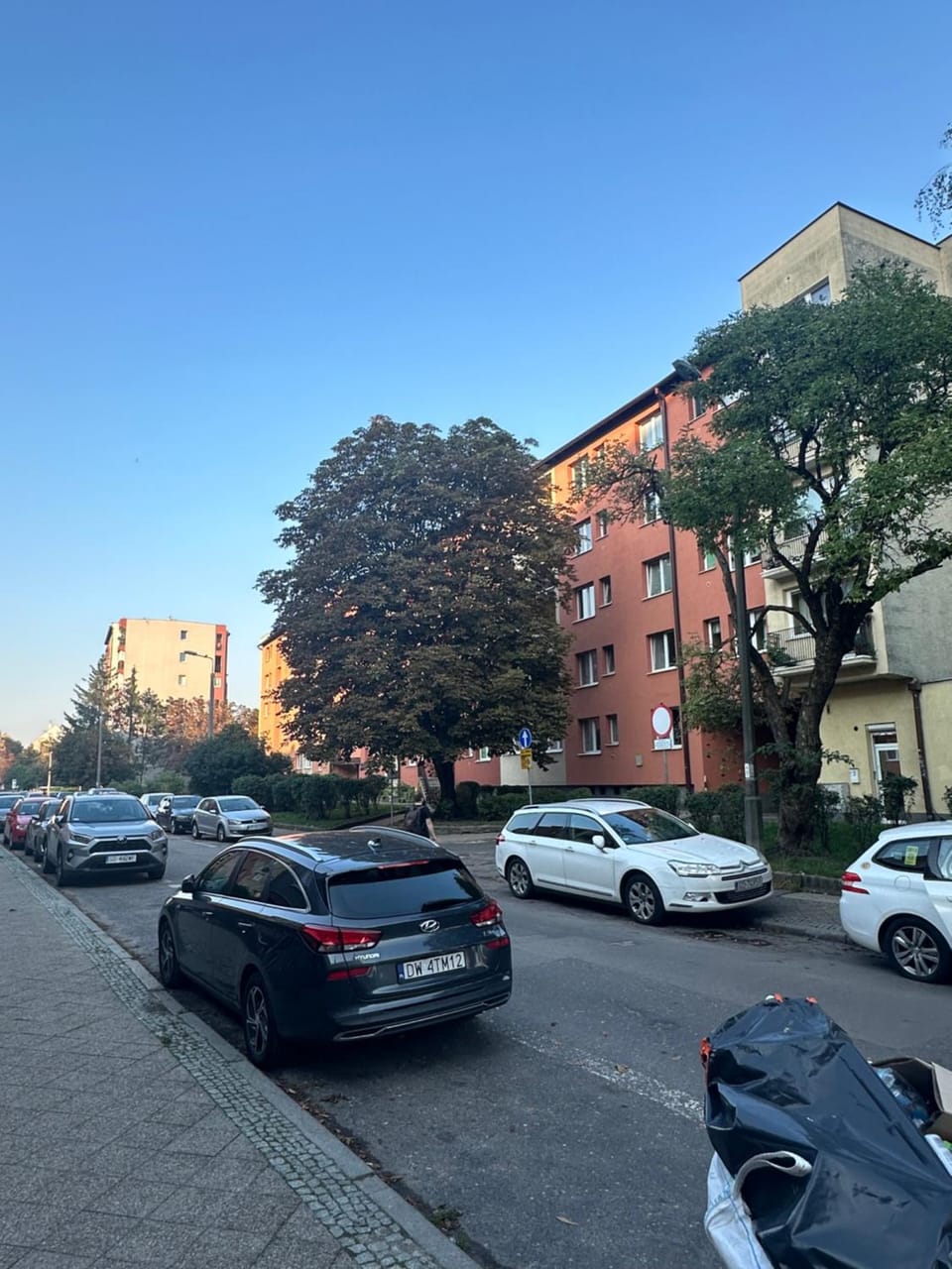 Neighbourhood, Location