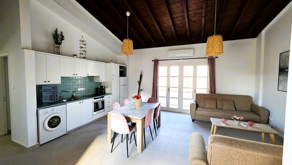 Living room, Dining area, kitchen