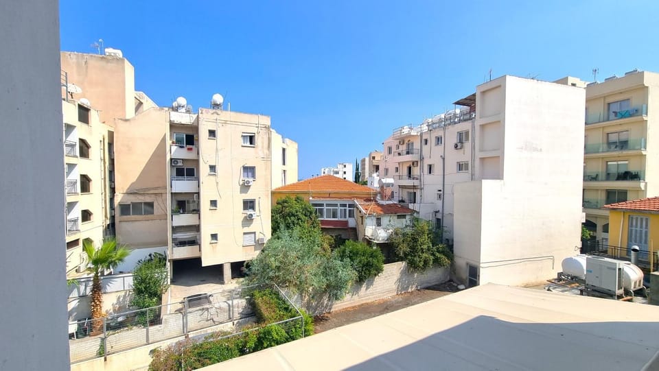 Property building, Day, Neighbourhood, City view, Location